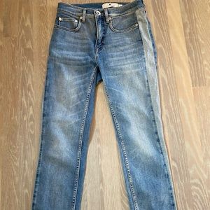 Vineyard Vines crop jeans size 26. Contrast stripe.